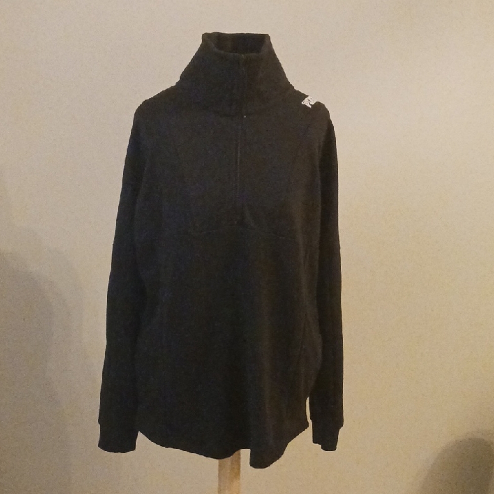 VICTORIA SECRET/ PINK/ Women/Black Sweat Top Insignia on back